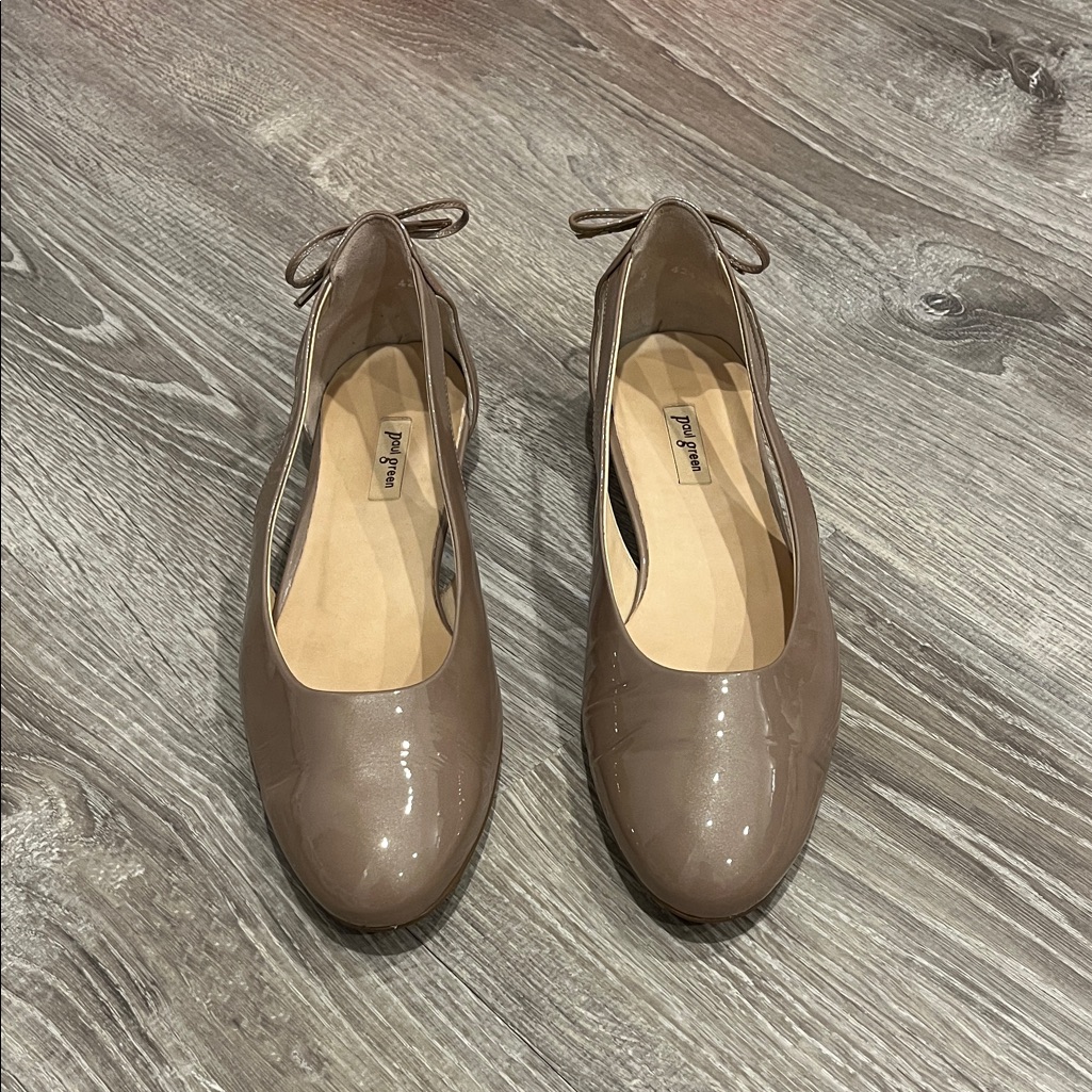 Brand New Condition Paul Green Tan Flats